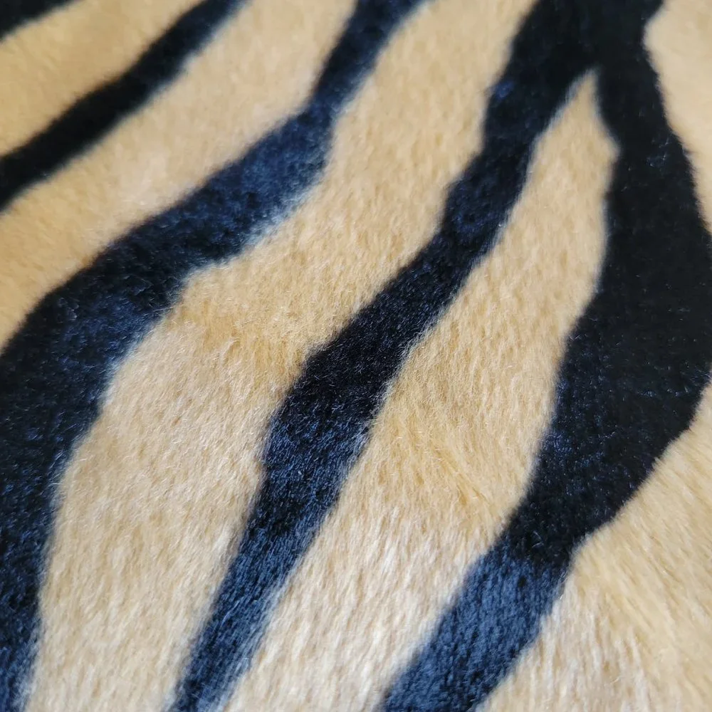 NWT Tiger Print Velvety Throw Blanket With Realistic 